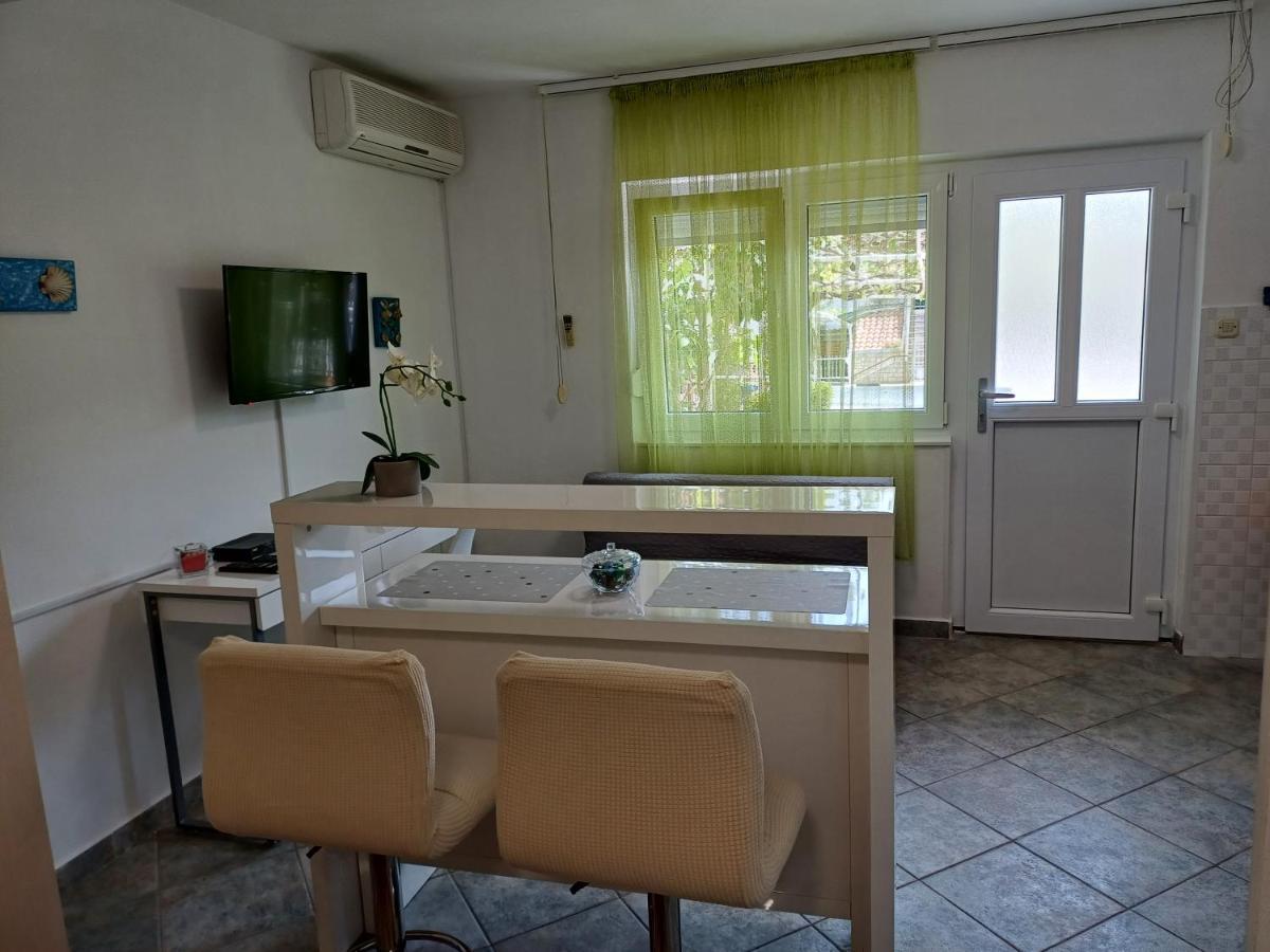 Apartments Lana Pula Luaran gambar